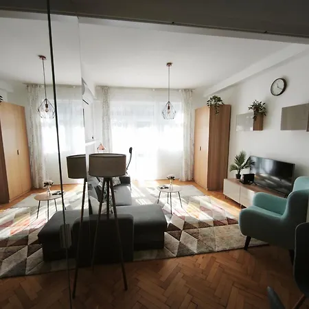 Comfy And Stylish Jewelry Box Appartement