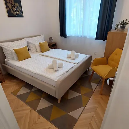 Comfy And Stylish Jewelry Box * Budapest