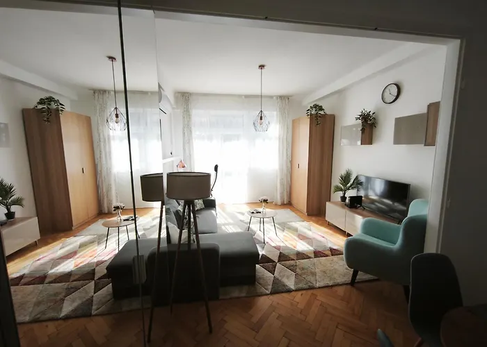 Comfy And Stylish Jewelry Box Appartement