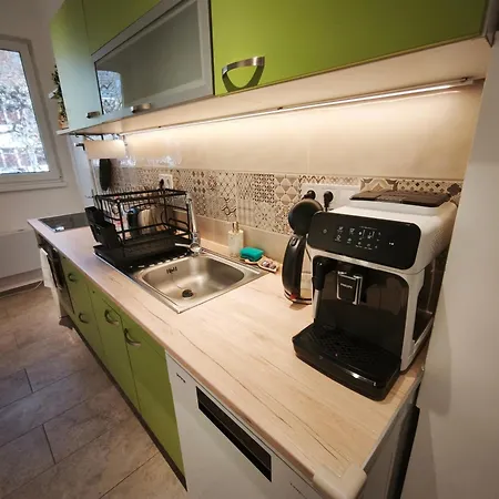Comfy And Stylish Jewelry Box Apartmán